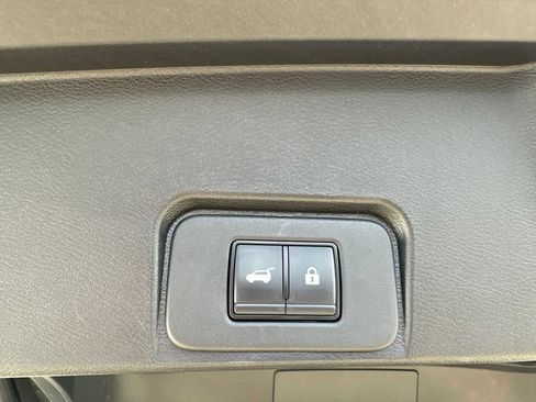 Used 2025 Nissan Rogue SV FWD image 41