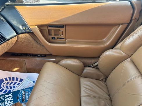 Used 1990 Chevrolet Corvette Convertible RWD image 23