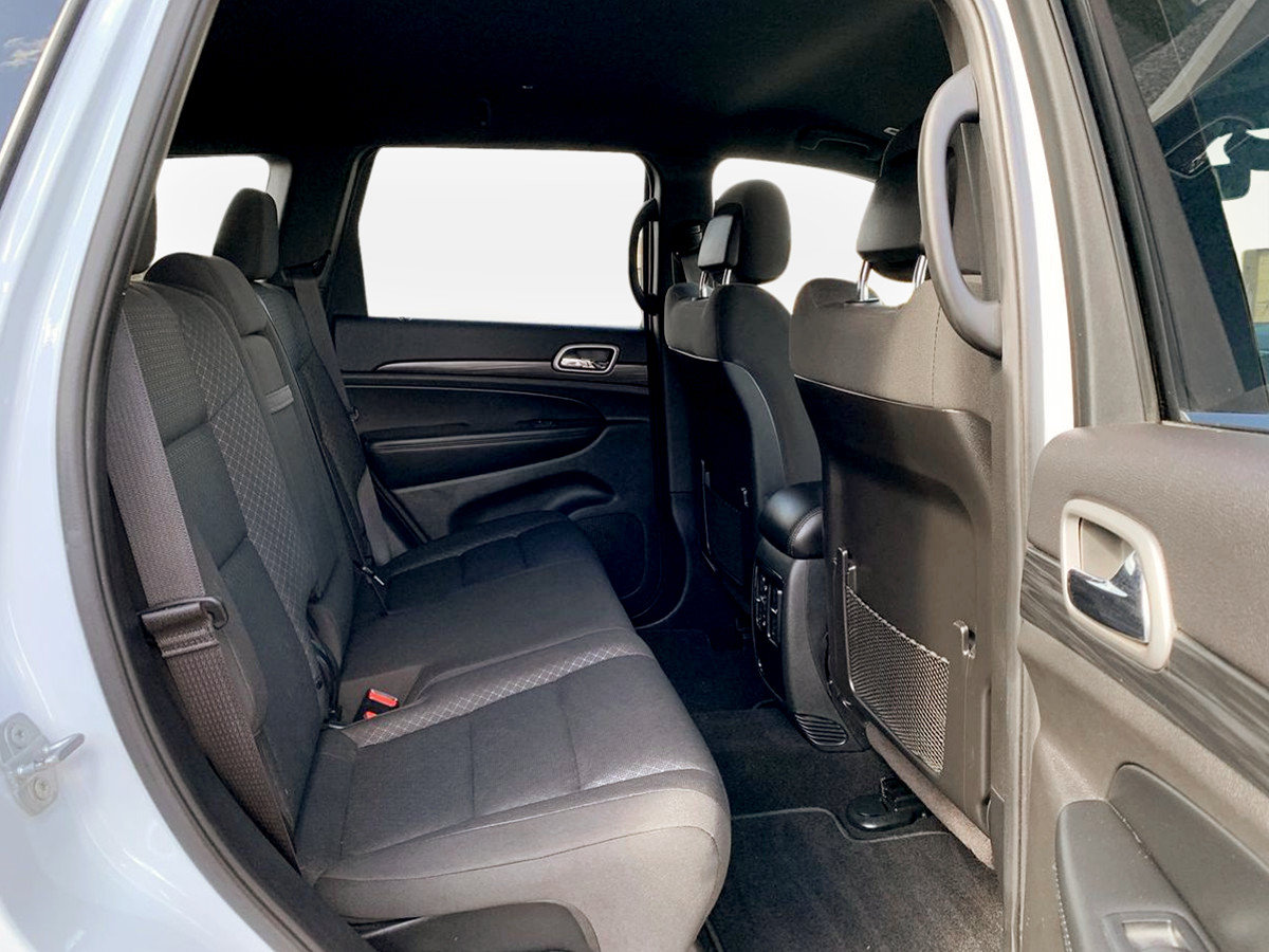 Used 2019 Jeep Grand Cherokee Laredo AWD/4WD image 29