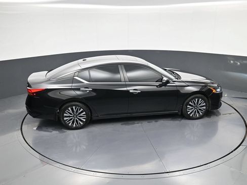 Used 2023 Nissan Altima 2.5 SV w/ SV Premium Package FWD image 31