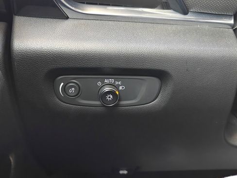 Used 2023 Chevrolet Traverse RS image 27