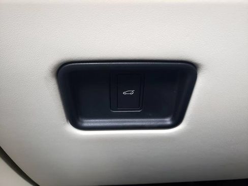 Used 2025 Land Rover Range Rover SE AWD/4WD image 28