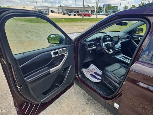 Used 2022 Ford Explorer XLT w/ Equipment Group 202A AWD/4WD image 22