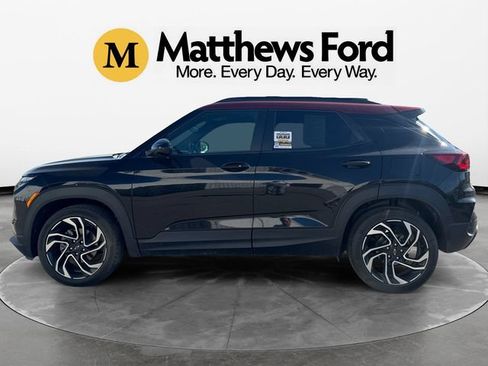 Used 2024 Chevrolet TrailBlazer RS w/ Driver Confidence Package FWD image 2