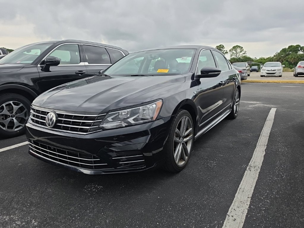 Used 2017 Volkswagen Passat 1.8T R-Line FWD image 4