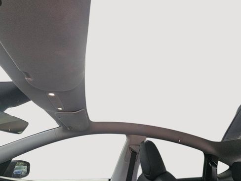 Used 2026 Tesla Model Y 2WD image 11