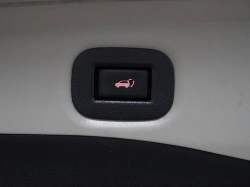 Used 2020 Nissan Rogue SV image 10