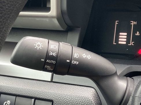 Used 2025 Toyota Tacoma SR5 AWD/4WD image 29
