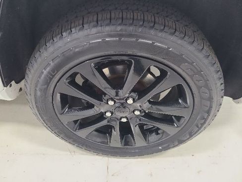 Used 2018 Jeep Grand Cherokee Altitude AWD/4WD image 38