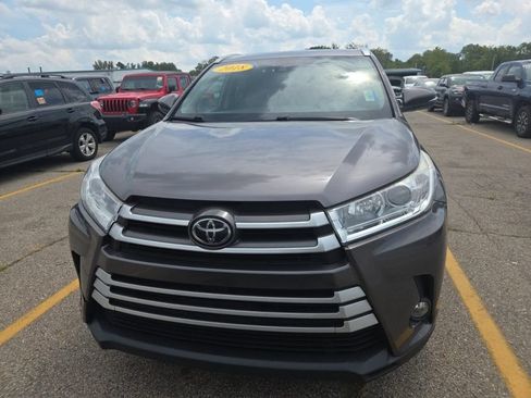 Used 2018 Toyota Highlander XLE AWD/4WD image 7