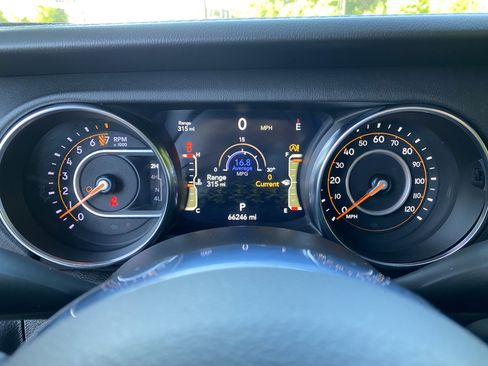 Used 2020 Jeep Gladiator Overland w/ Popular Equipment Package AWD/4WD image 22