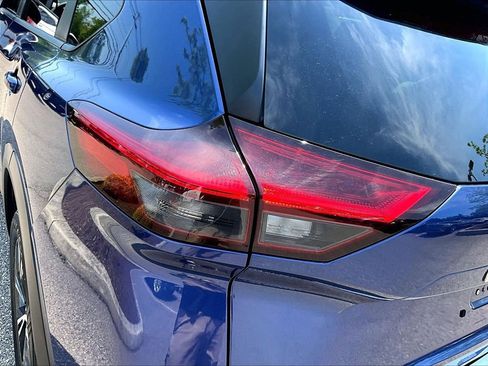 Used 2023 Nissan Rogue SV AWD/4WD image 32