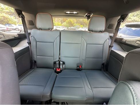New 2026 GMC Yukon AT4 w/ AT4 Premium Package image 17