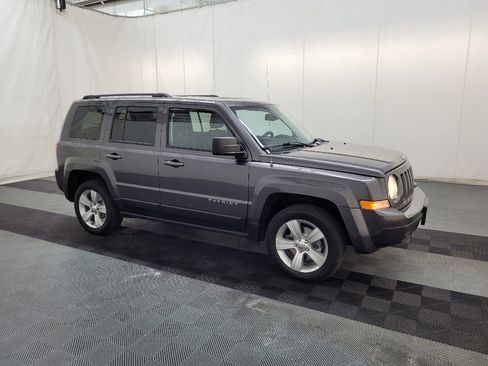 Used 2016 Jeep Patriot Latitude AWD/4WD image 11