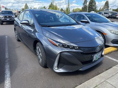 Used 2022 Toyota Prius Prime LE FWD image 2