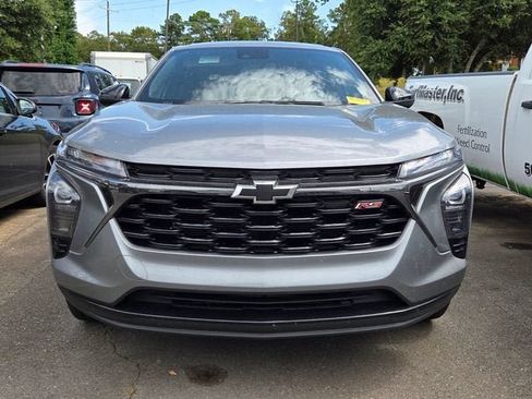 Used 2025 Chevrolet Trax RS w/ Sunroof Package FWD image 2