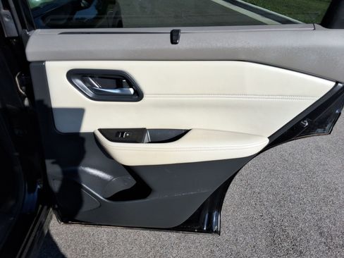 Used 2023 Nissan Rogue SL w/ SL Premium Package image 25