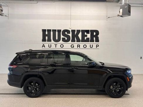 Used 2025 Jeep Grand Cherokee L Altitude AWD/4WD image 2