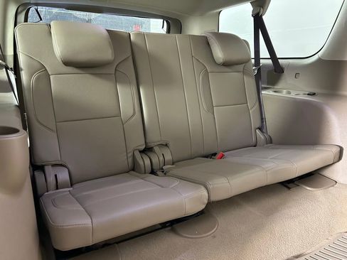 Used 2020 Chevrolet Suburban Premier AWD/4WD image 14