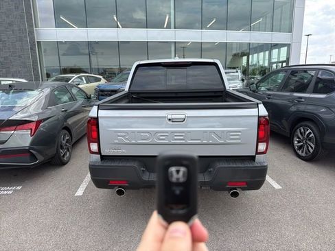 Used 2025 Honda Ridgeline RTL image 3
