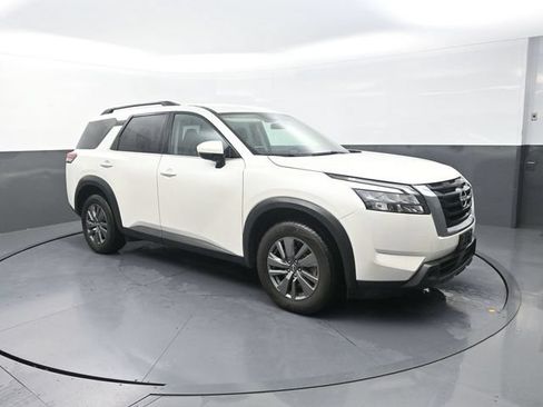 Used 2024 Nissan Pathfinder SV AWD/4WD image 10