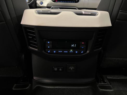 Used 2024 Toyota Sequoia Capstone image 32