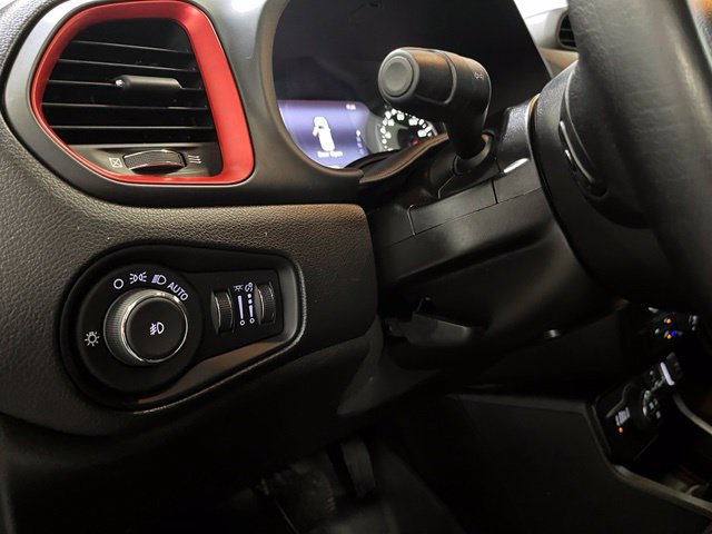 Used 2021 Jeep Renegade Trailhawk AWD/4WD image 16