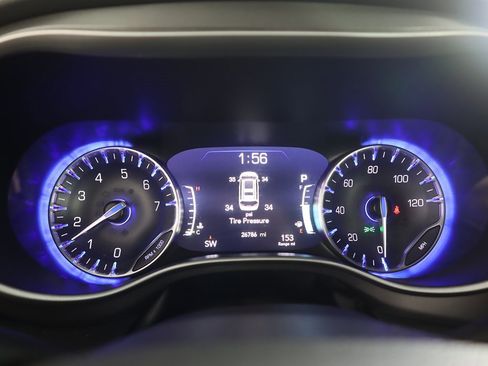 Used 2024 Chrysler Pacifica Touring-L image 41