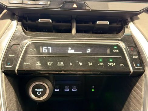 Certified 2024 Toyota Venza XLE AWD/4WD image 13