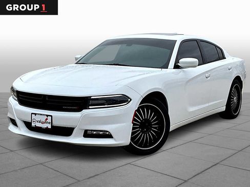 Used 2015 Dodge Charger SXT image 1