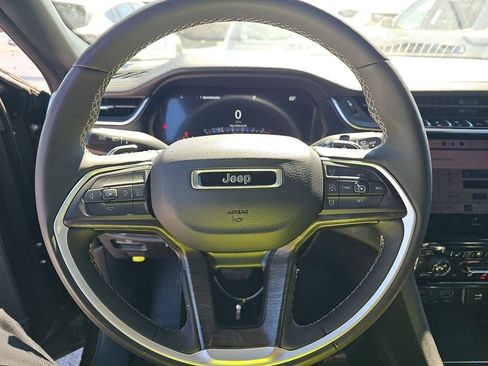 Used 2024 Jeep Grand Cherokee L Limited w/ Luxury Tech Group II AWD/4WD image 12