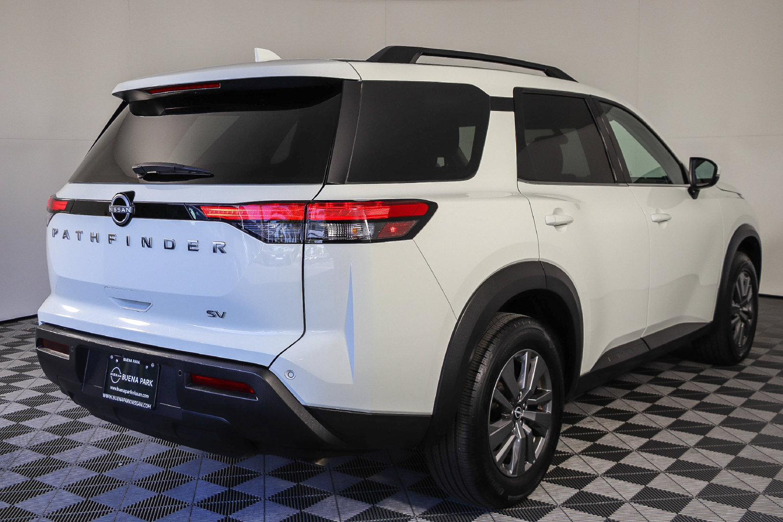 Used 2024 Nissan Pathfinder SV FWD image 8
