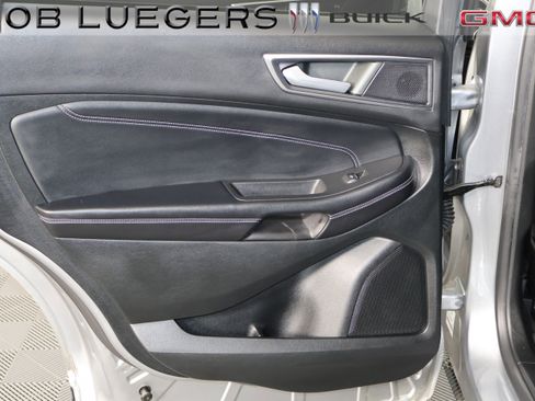 Used 2022 Ford Edge Titanium image 11