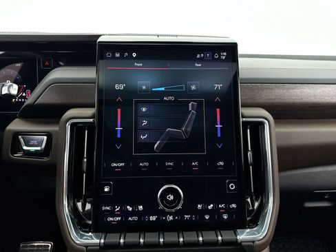 Used 2025 GMC Yukon Denali Ultimate AWD/4WD image 41