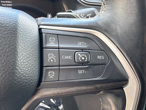 Used 2022 Jeep Grand Cherokee Limited AWD/4WD image 29