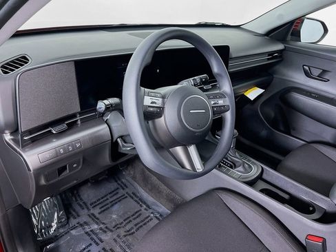 Certified 2025 Hyundai Kona SE image 9