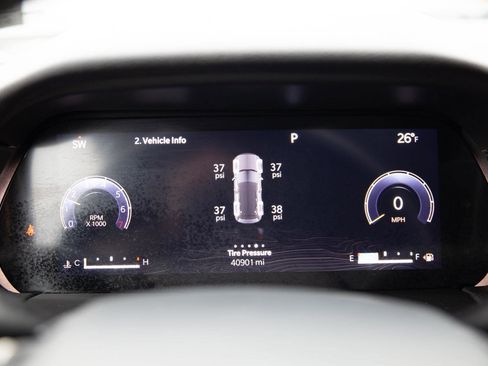 Used 2023 Jeep Grand Cherokee Laredo image 12