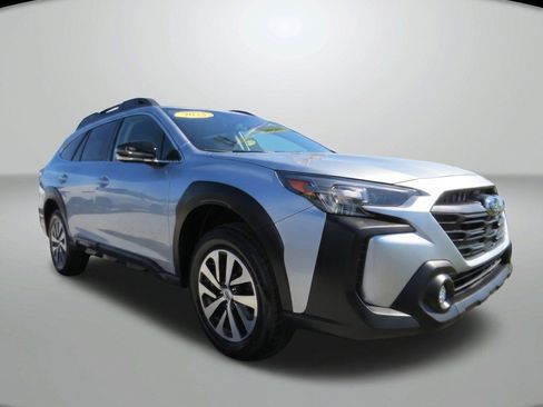 Used 2023 Subaru Outback Premium AWD/4WD image 2