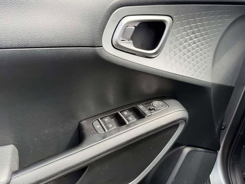 Used 2025 Kia Soul LX w/ LX Technology Package image 23
