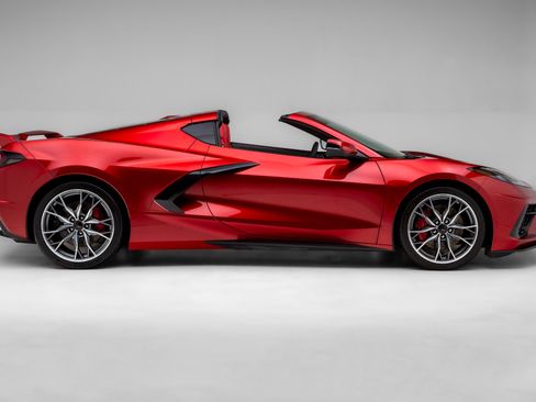 Used 2023 Chevrolet Corvette Stingray Premium Cpe w/ Z51 Performance Package RWD image 2