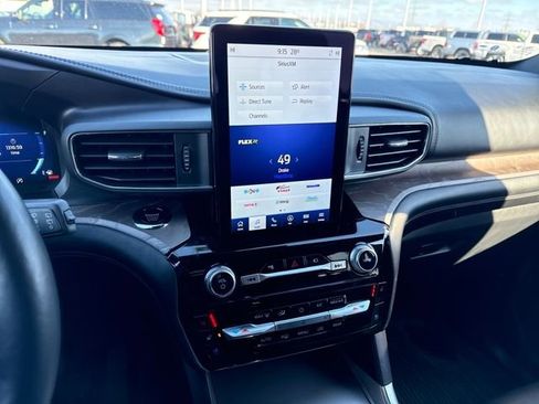 Used 2023 Ford Explorer Platinum w/ Technology Package image 24