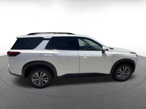Used 2025 Nissan Pathfinder SV FWD image 16