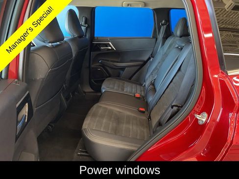 Used 2025 Mitsubishi Outlander SE AWD/4WD image 13