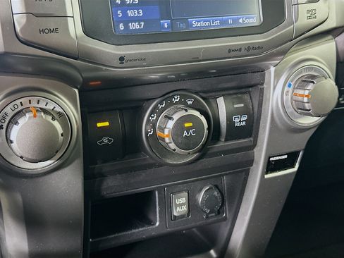 Used 2017 Toyota 4Runner SR5 AWD/4WD image 23