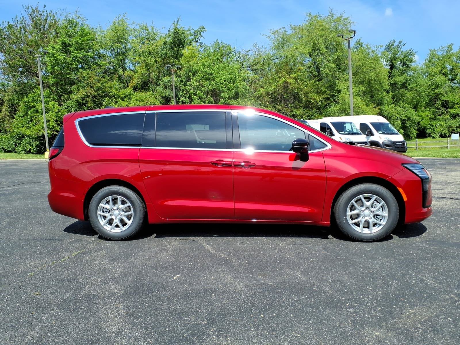 New 2027 Chrysler Pacifica Select FWD image 8
