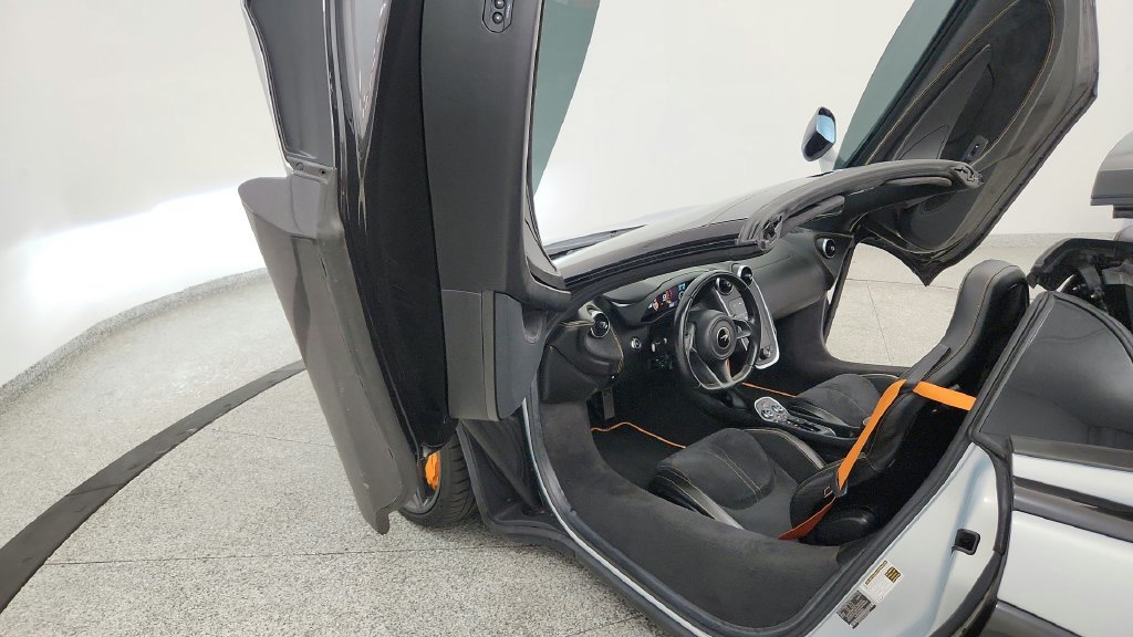 Used 2019 McLaren 570S Spider RWD image 30