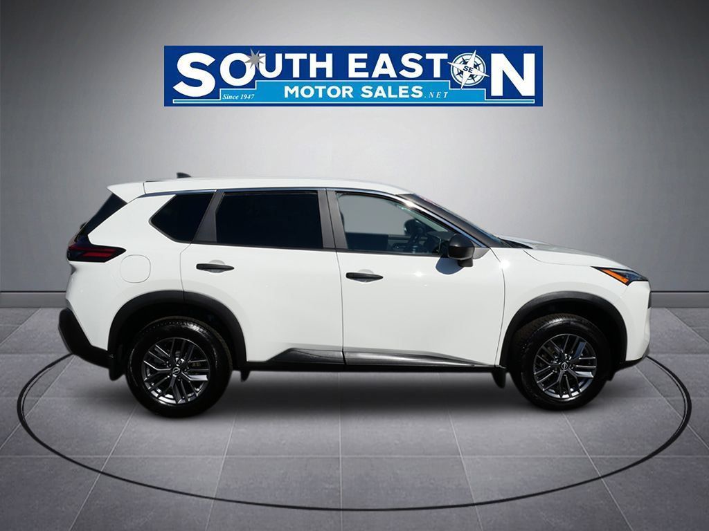 Used 2023 Nissan Rogue S AWD/4WD image 8