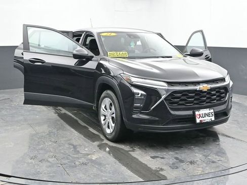 Used 2024 Chevrolet Trax LS image 46