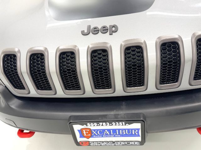 Used 2015 Jeep Cherokee Trailhawk w/ Comfort/Convenience Group AWD/4WD image 25