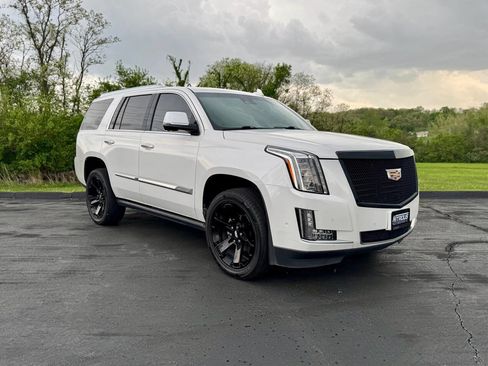 Used 2018 Cadillac Escalade Platinum image 1